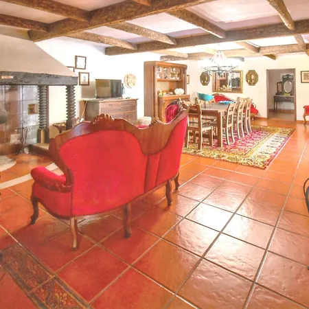 Charming House In With Shared Pool Prázdninový dům
