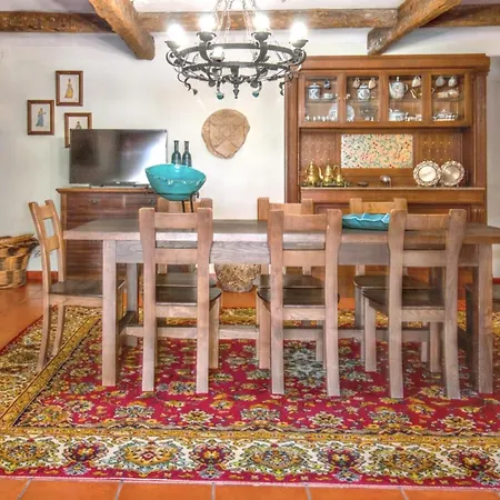 Charming House In With Shared Pool