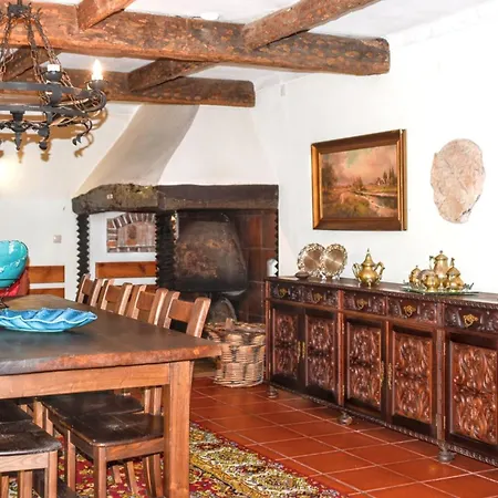 Charming House In With Shared Pool Ferienhaus